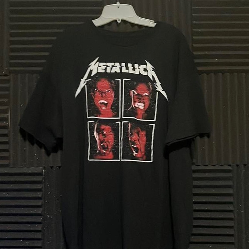Metallica 2017 tour tee /black size 2x fits like a large